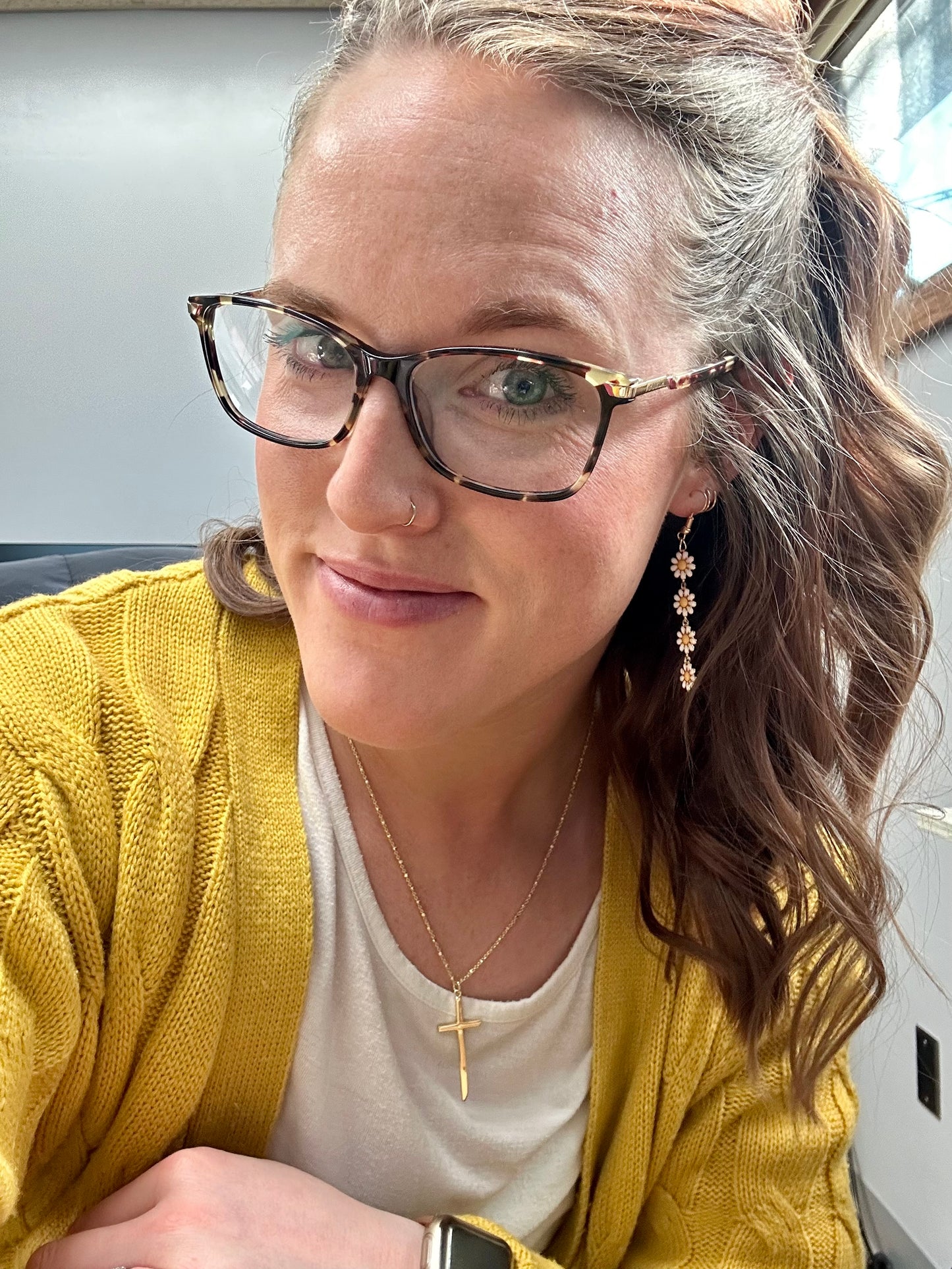Beautiful Gold Daisy Earrings