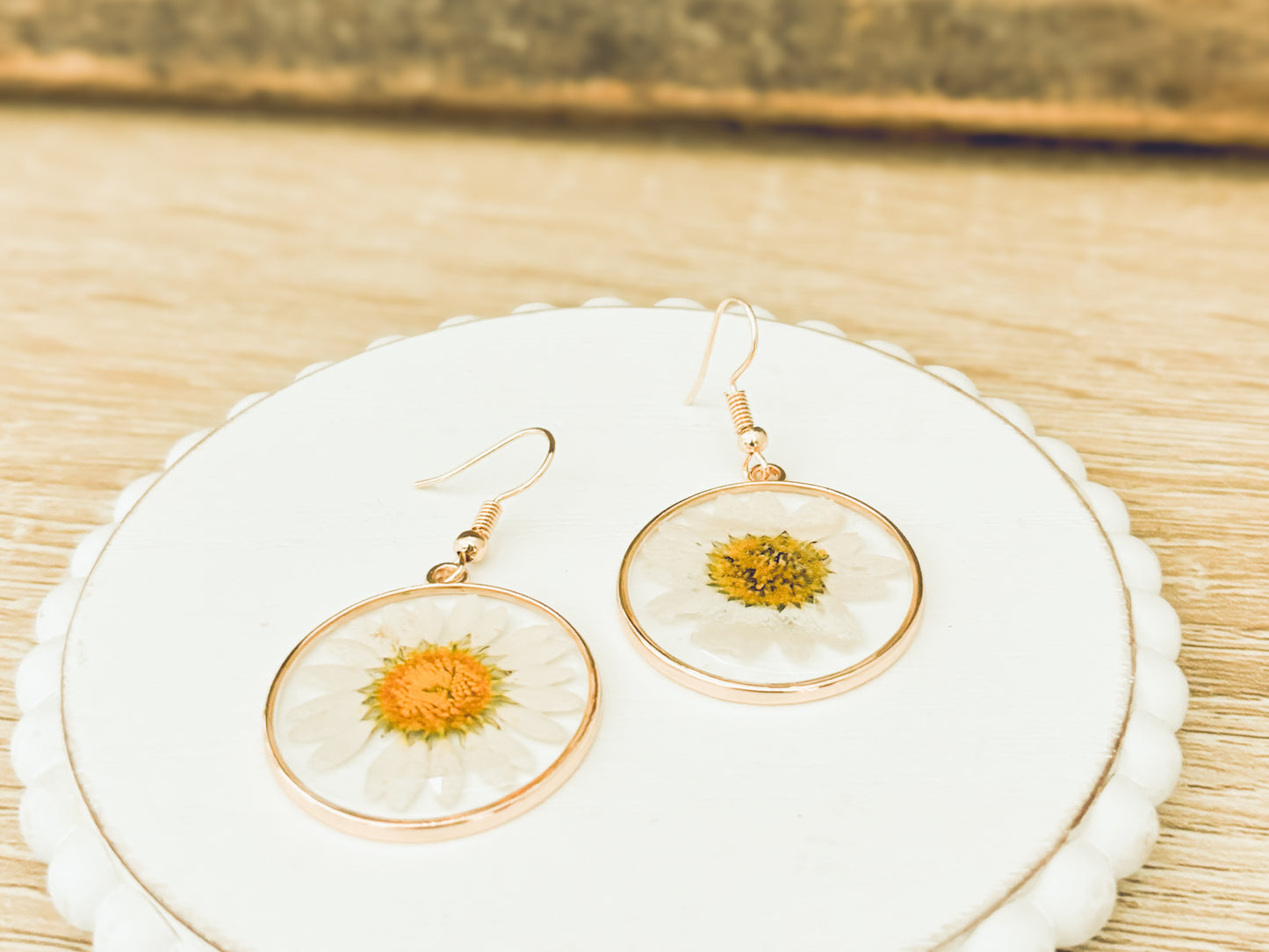 Beautiful Gold Daisy Earrings