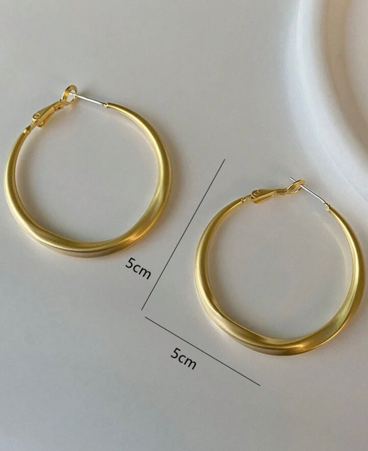 The Everyday Hoop Large-Gold or Silver