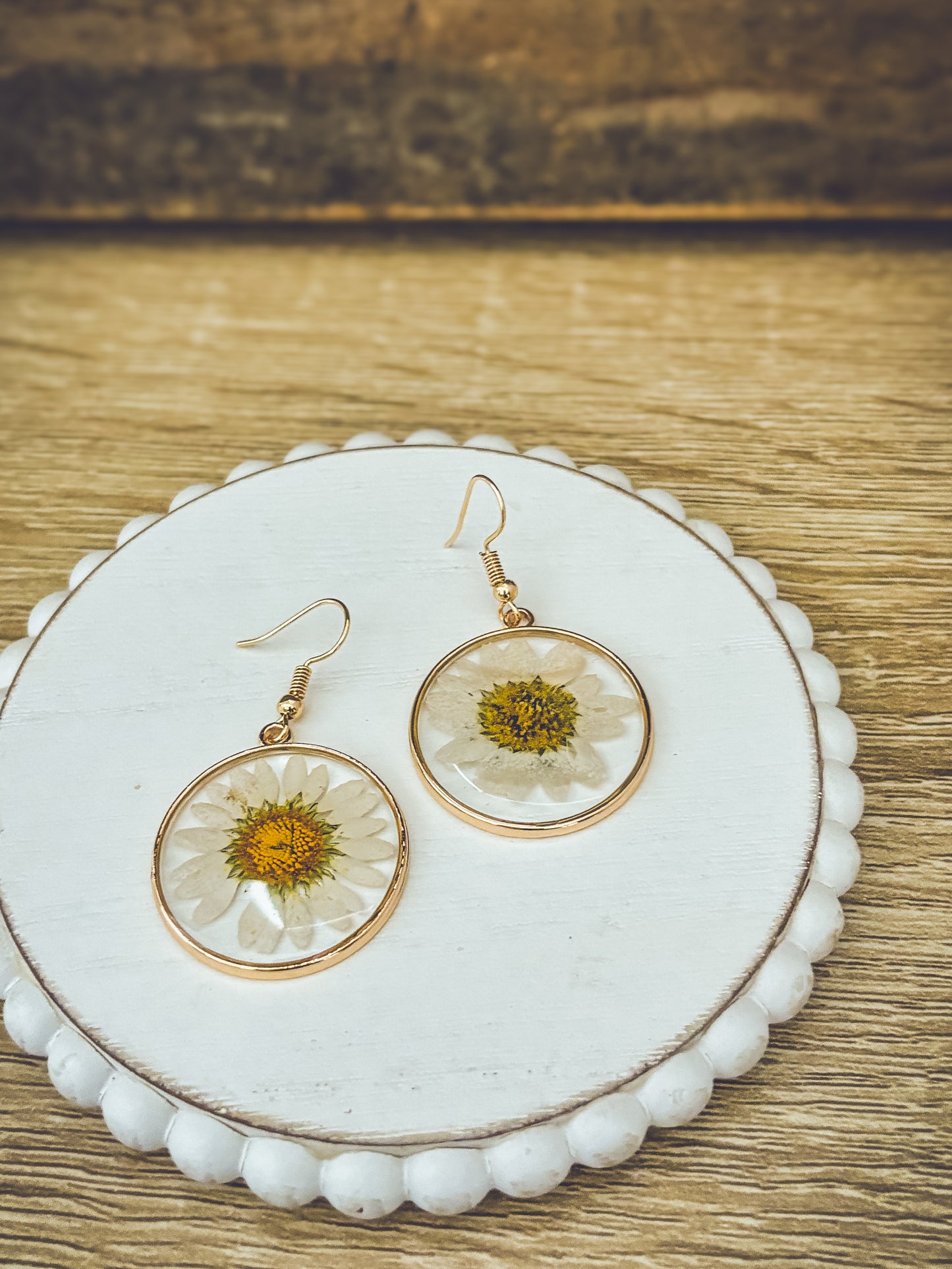 Beautiful Gold Daisy Earrings