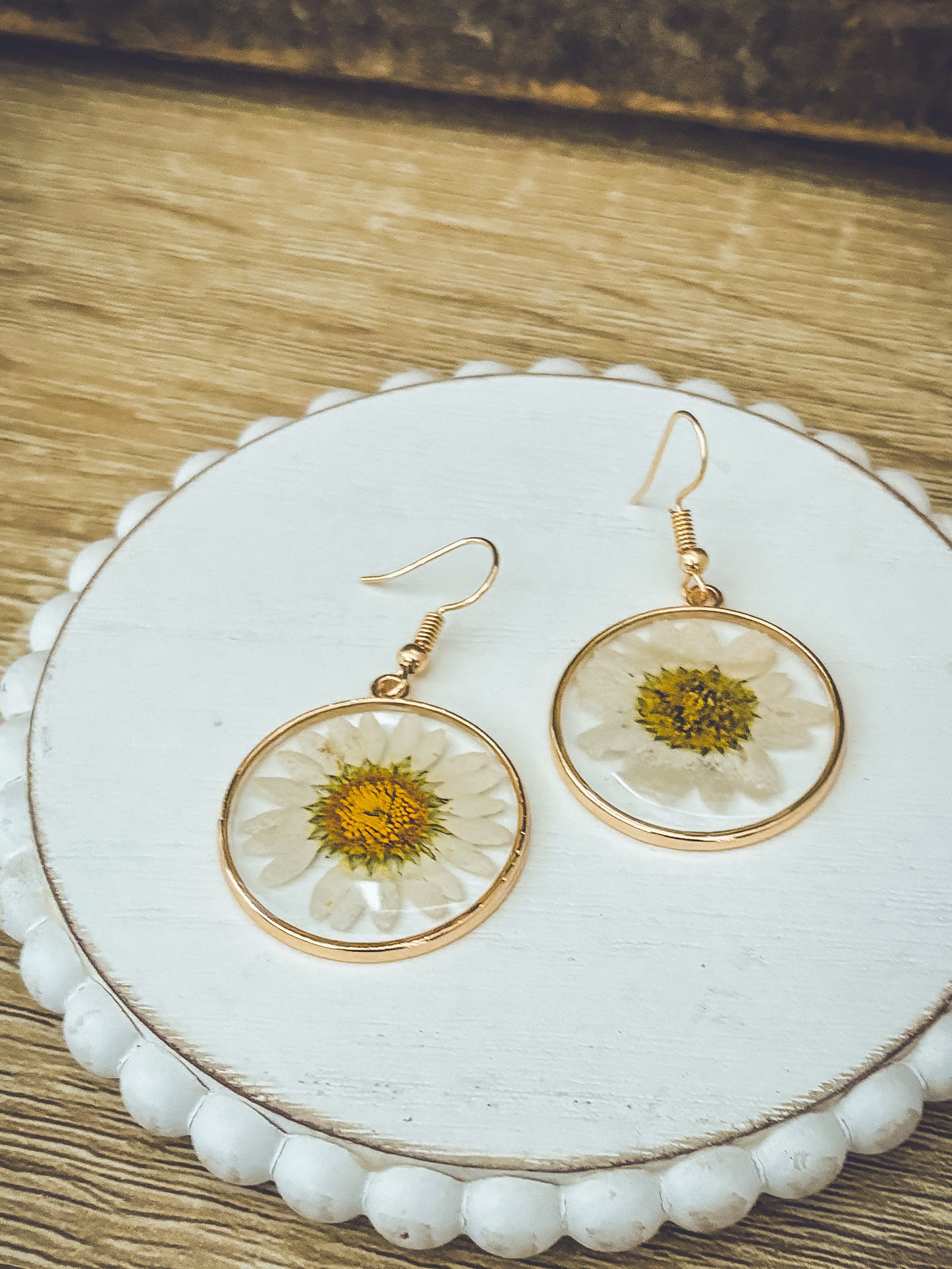Beautiful Gold Daisy Earrings
