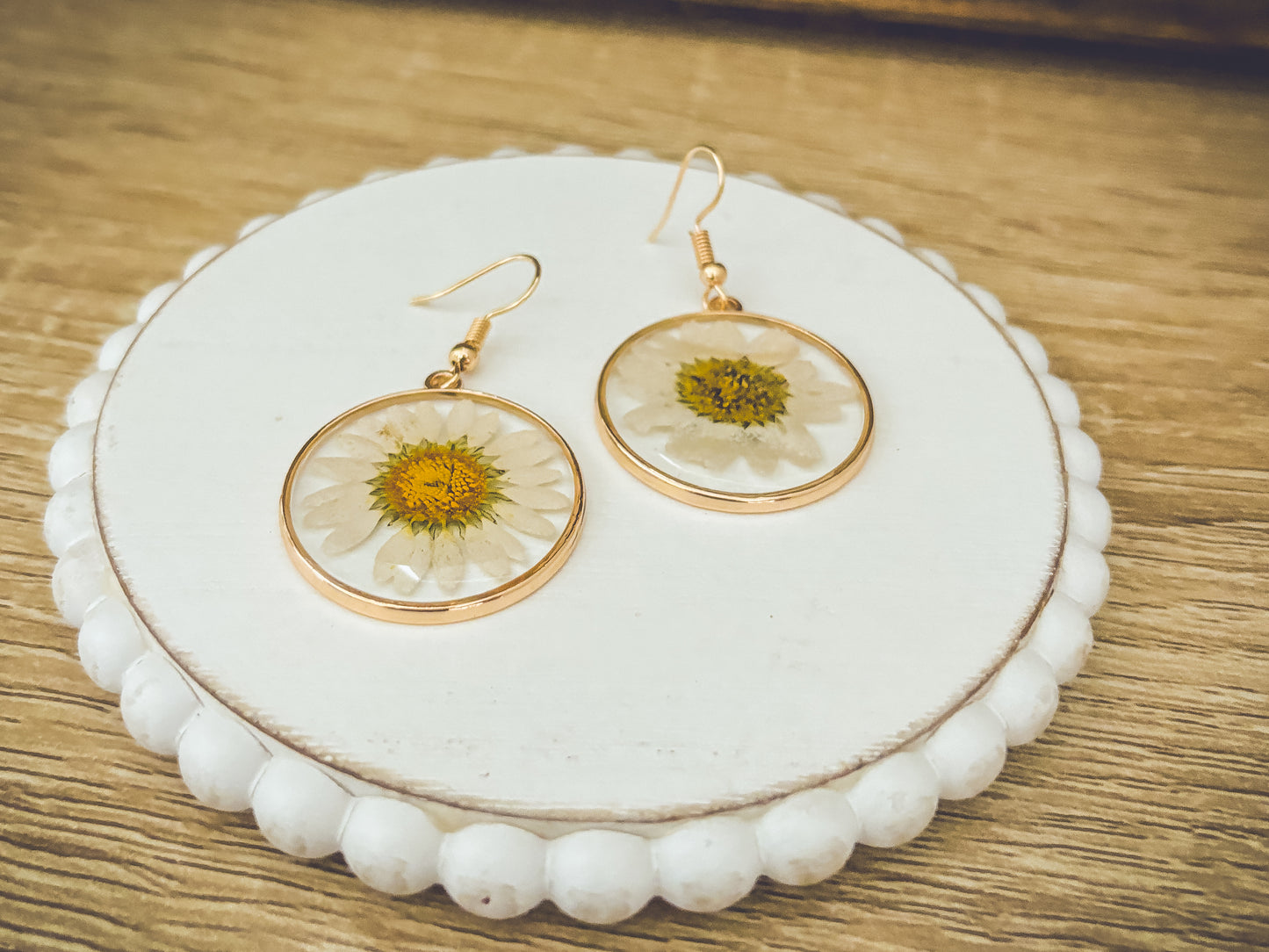 Beautiful Gold Daisy Earrings