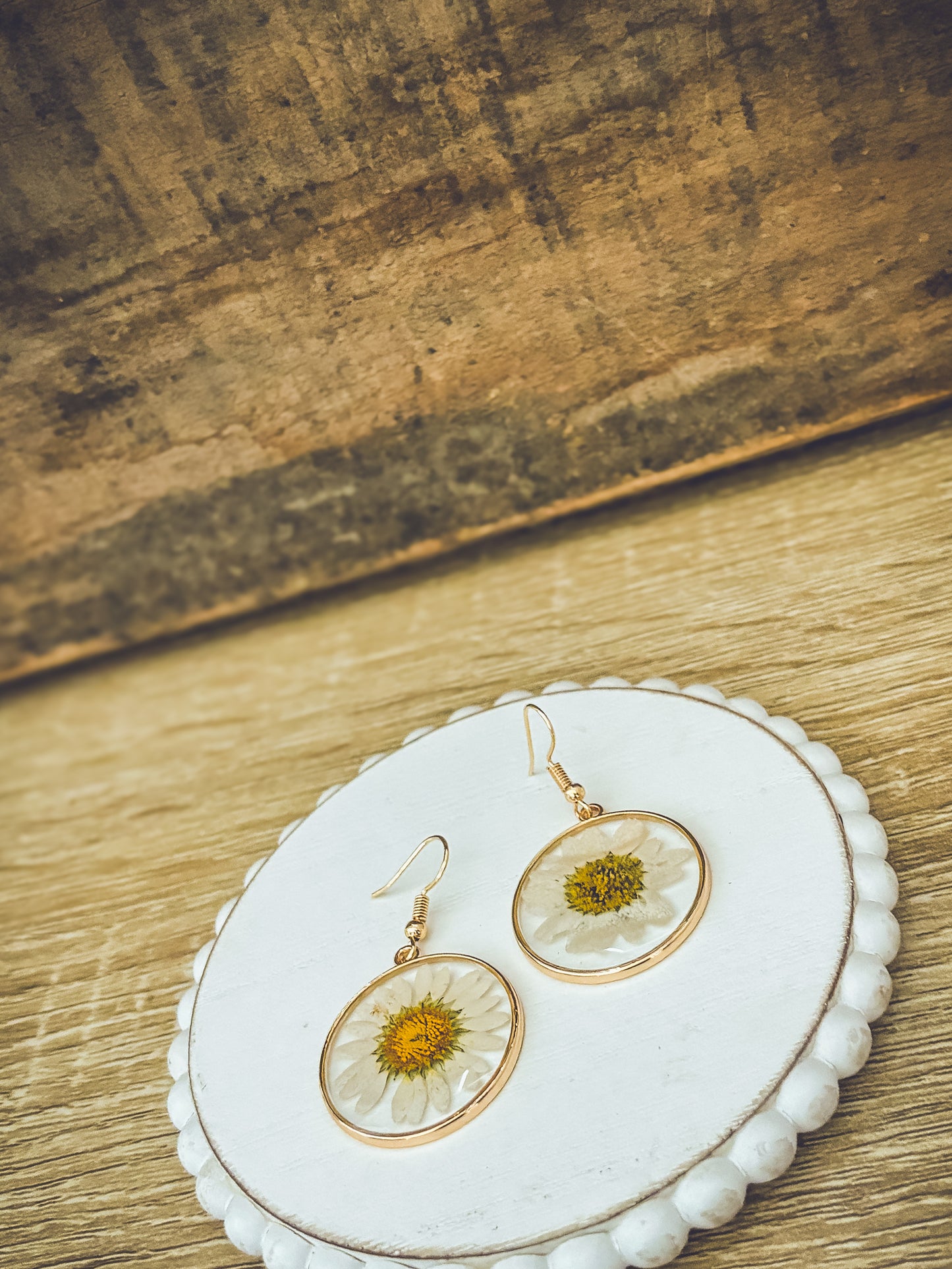Beautiful Gold Daisy Earrings