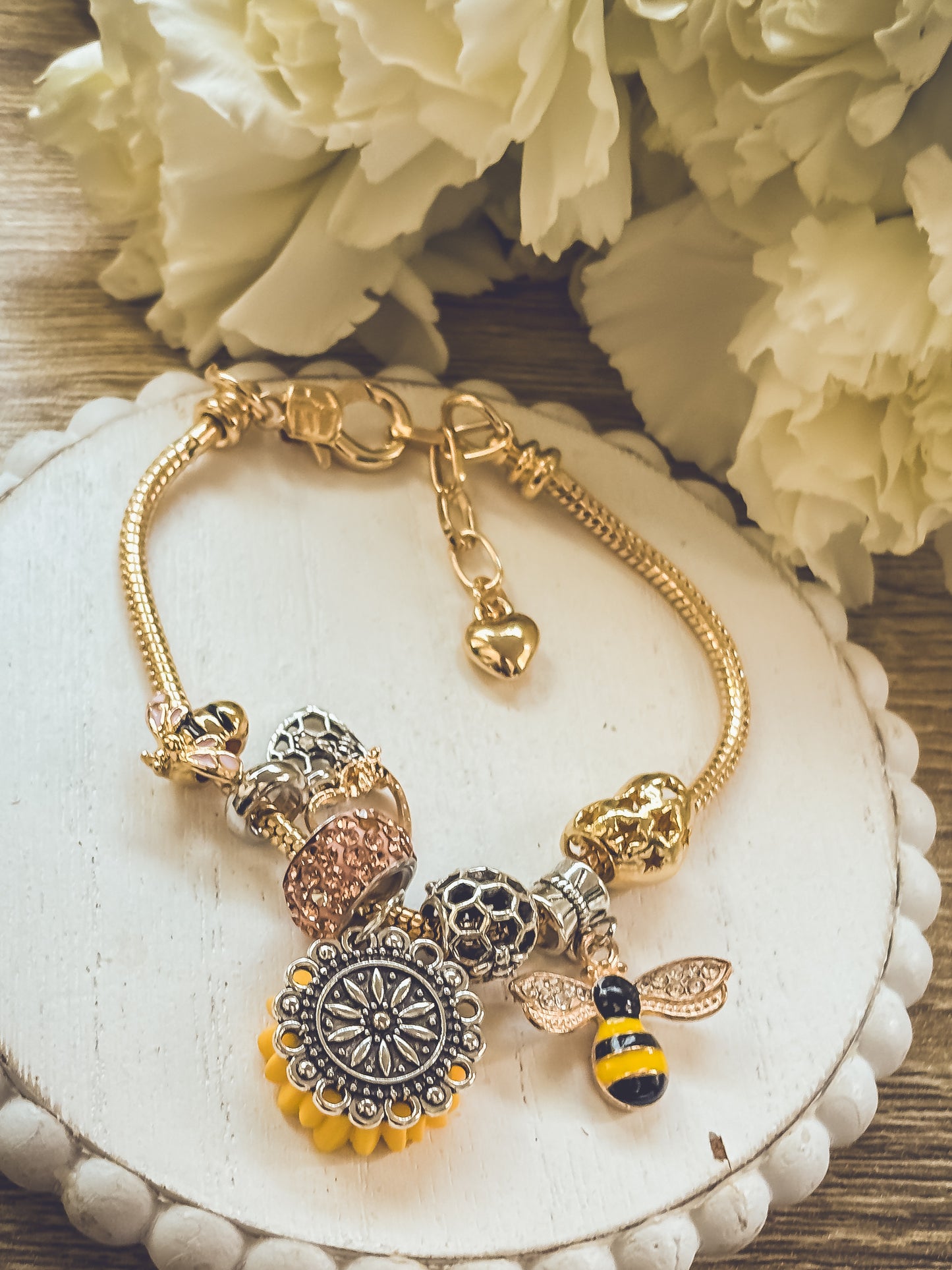 Beautiful Bee Charm Bracelet