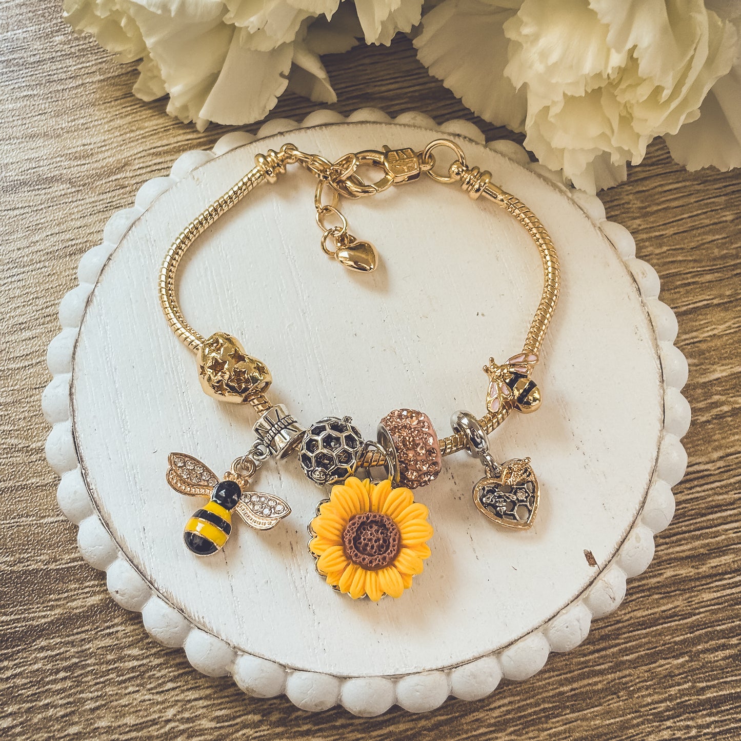 Beautiful Bee Charm Bracelet