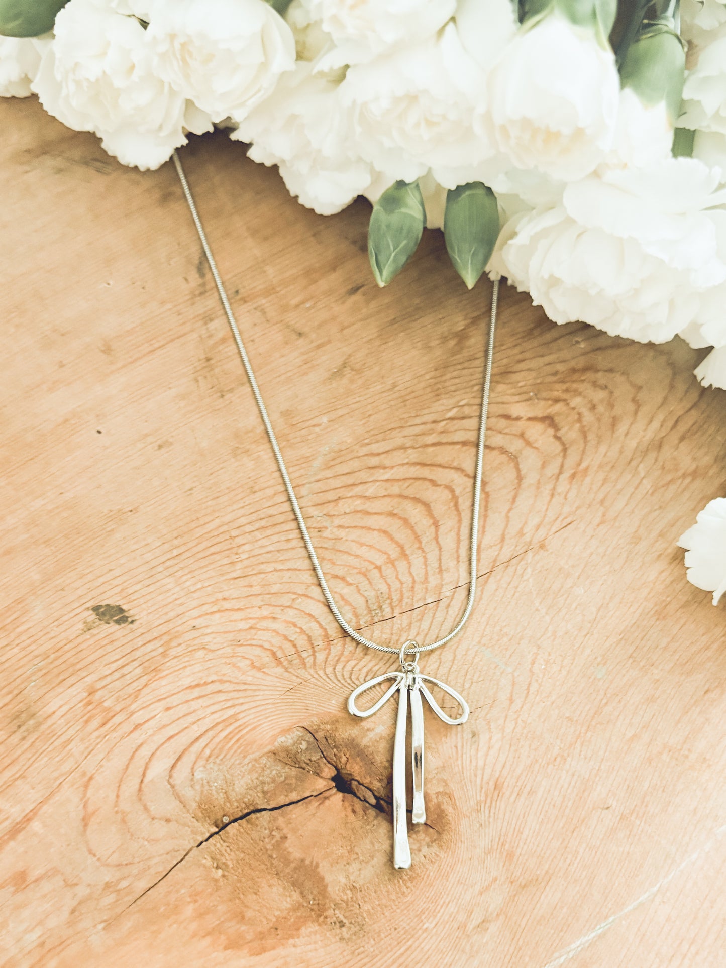 Beautiful Silver Bow Necklace