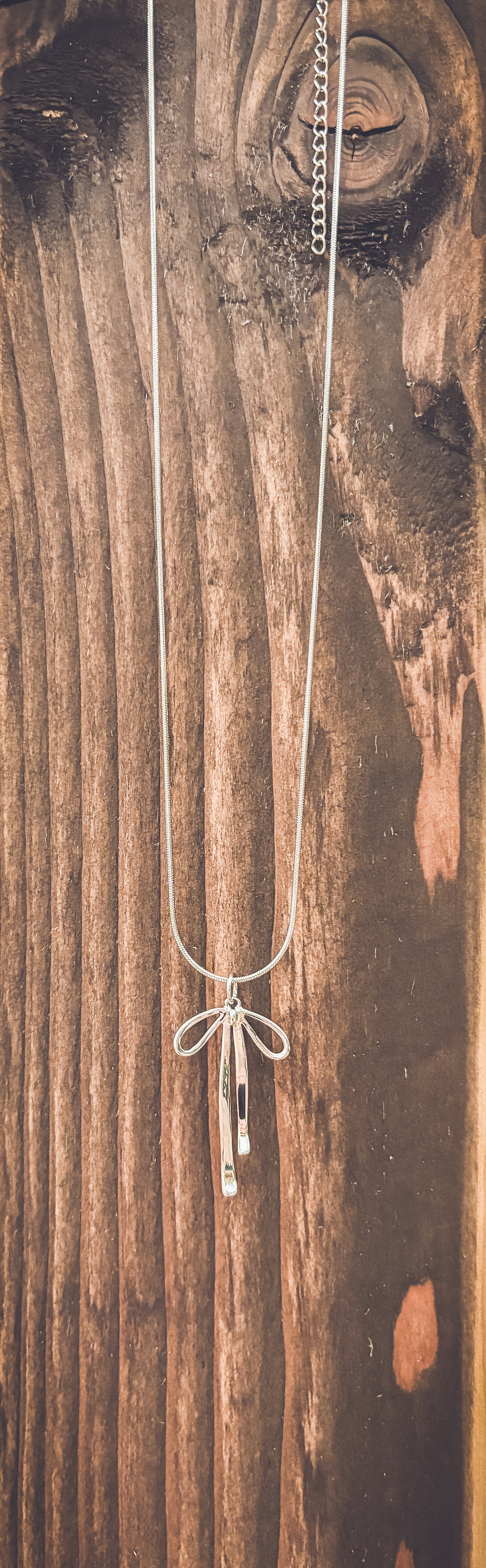 Beautiful Silver Bow Necklace