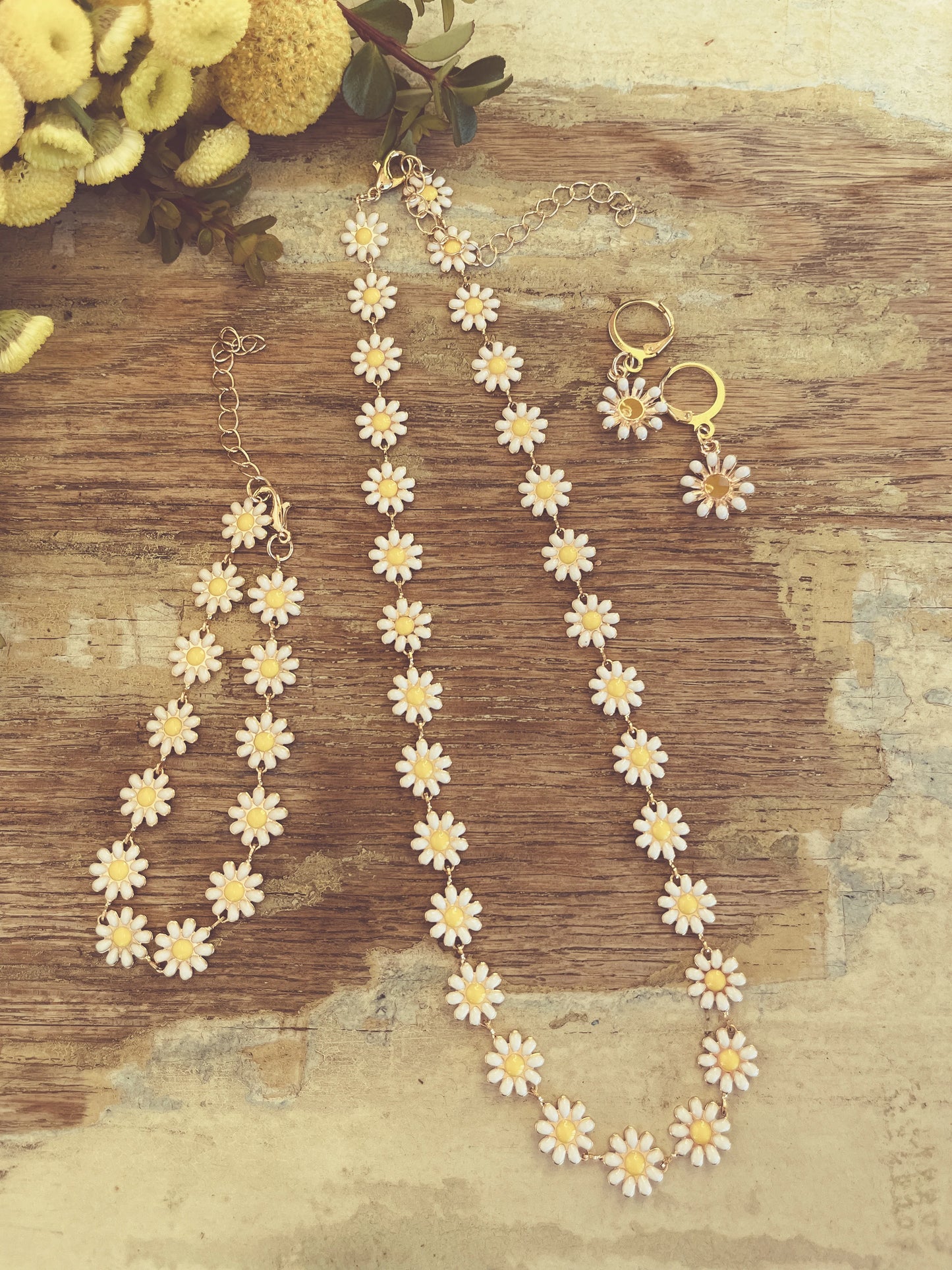 Beautiful Daisy Bracelet, Earrings and Necklace Set