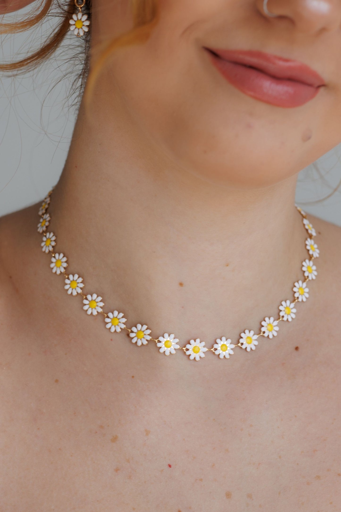 Beautiful Daisy Bracelet, Earrings and Necklace Set