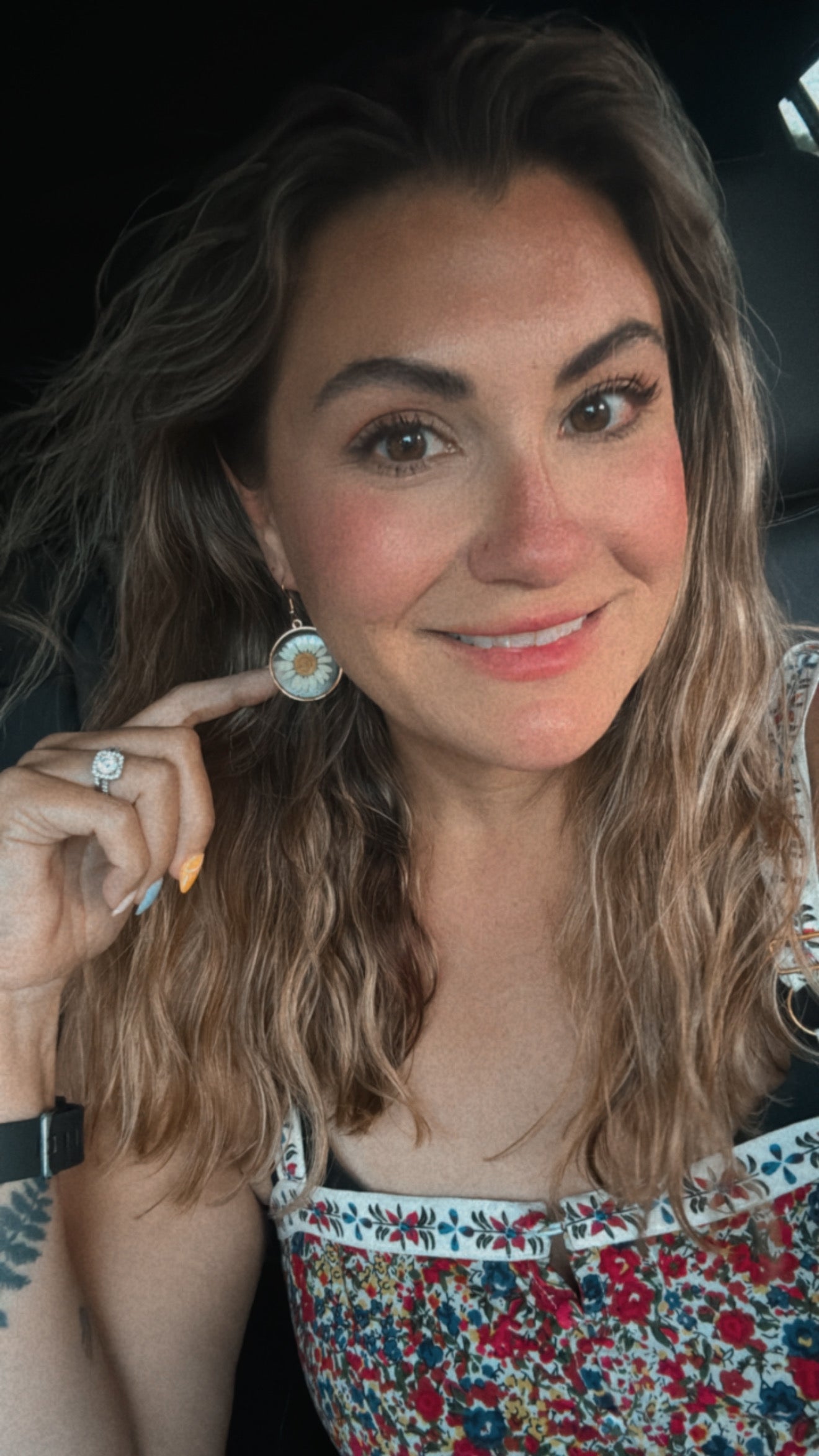 Beautiful Gold Daisy Earrings