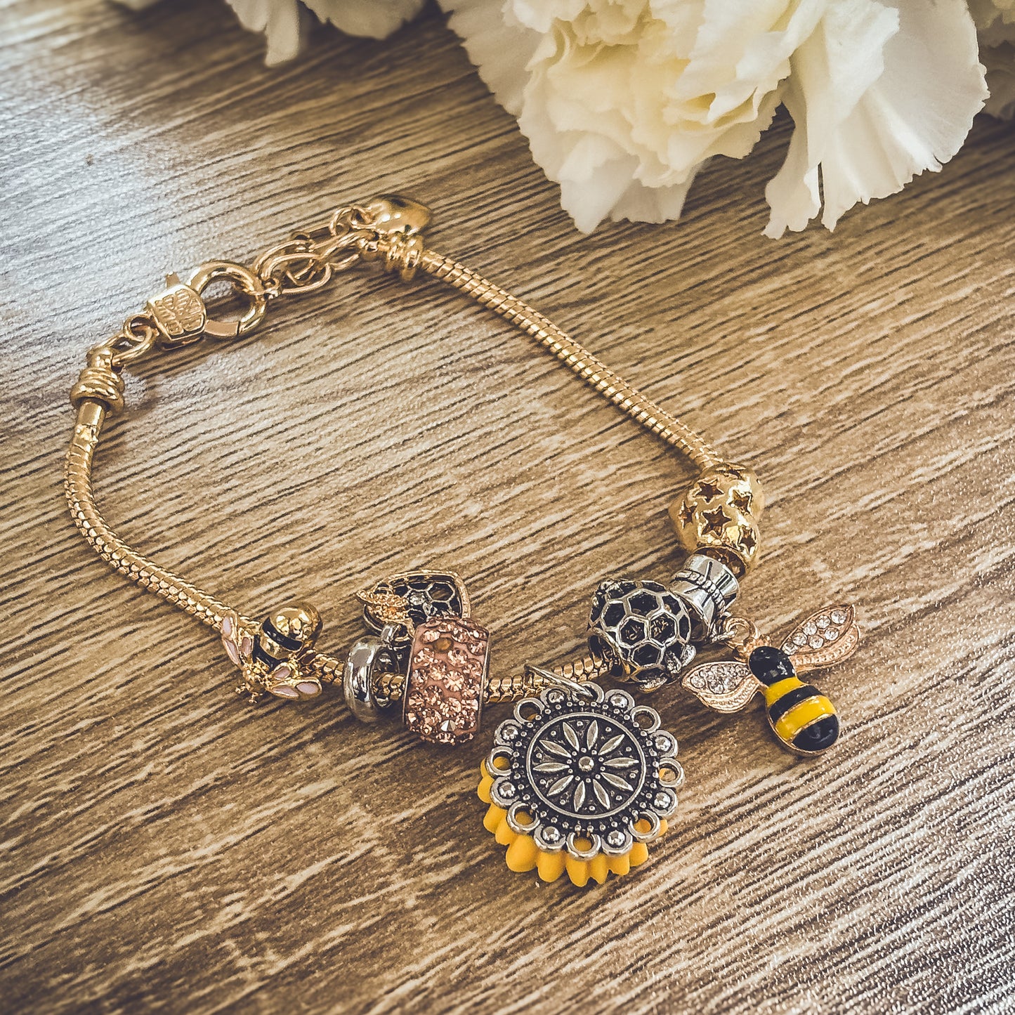 Beautiful Bee Charm Bracelet