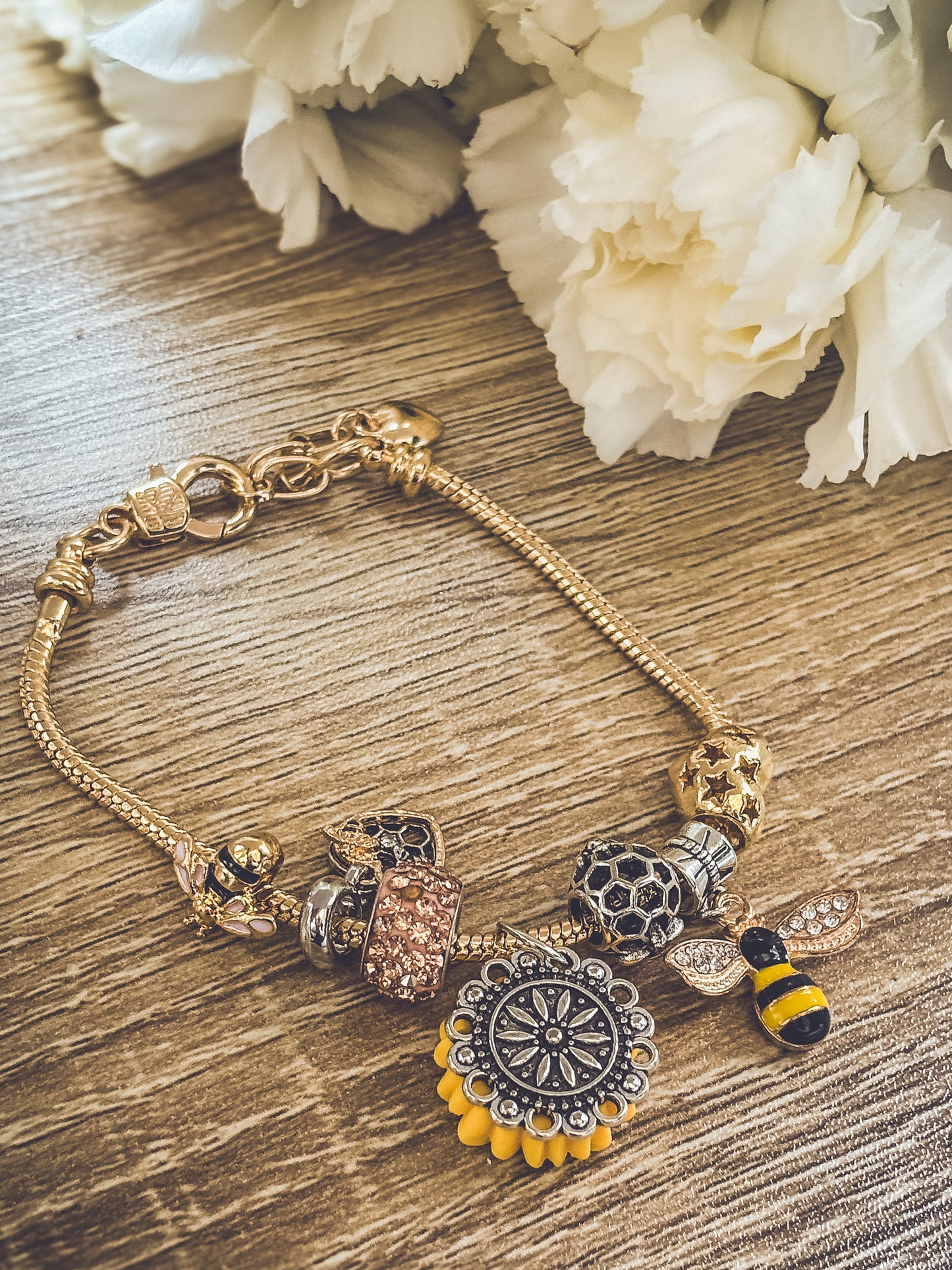 Beautiful Bee Charm Bracelet