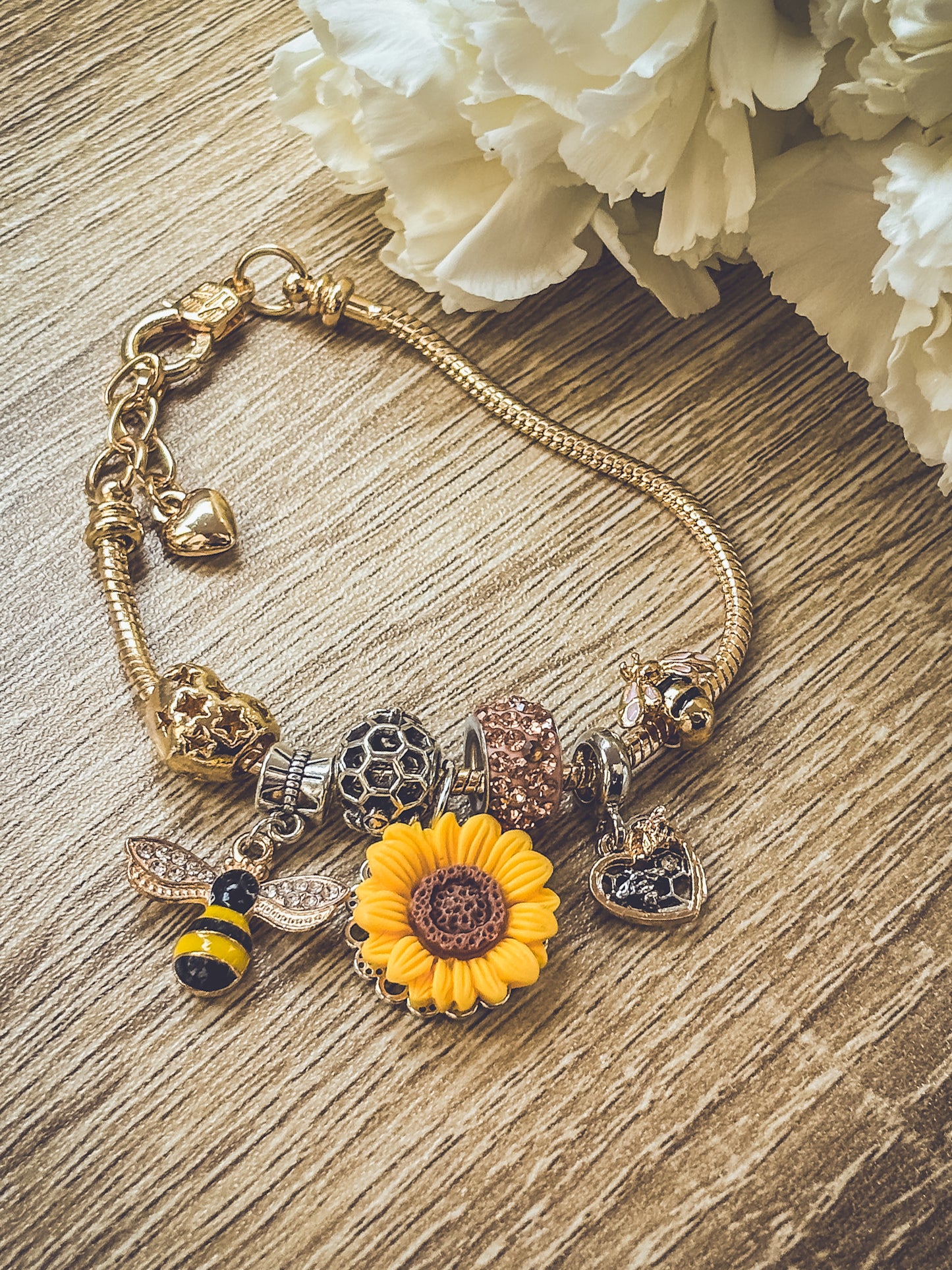 Beautiful Bee Charm Bracelet