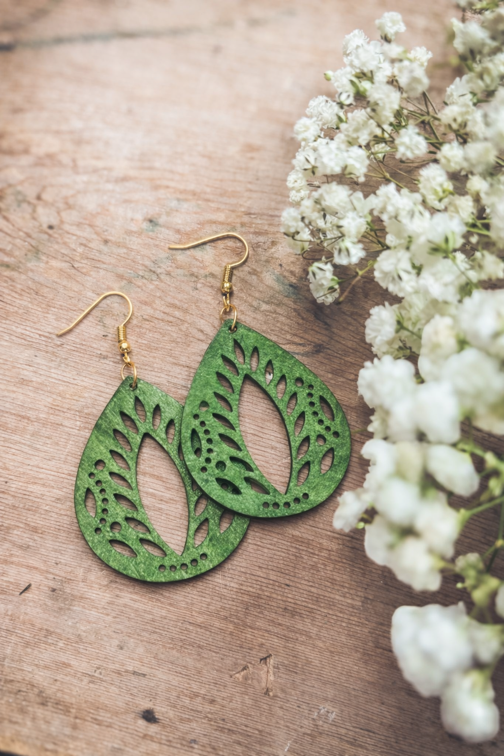Beautiful Green Wood Leaf Earrings