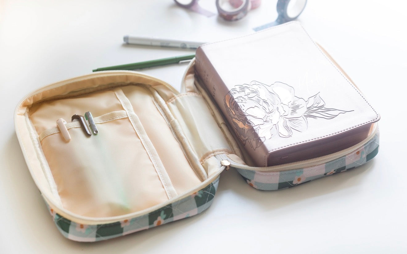 Country Picnic Compact Bible Cover
